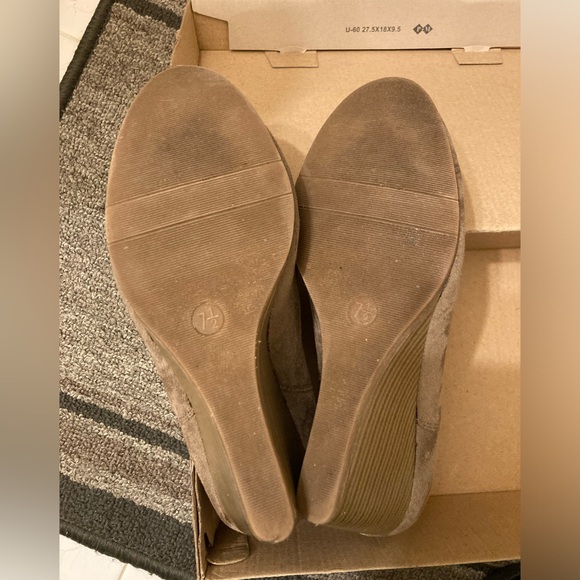 Merona Tan Suede Wedge Booties; Women’s Sz 7.5 ; Like New EUC - Picture 6 of 9